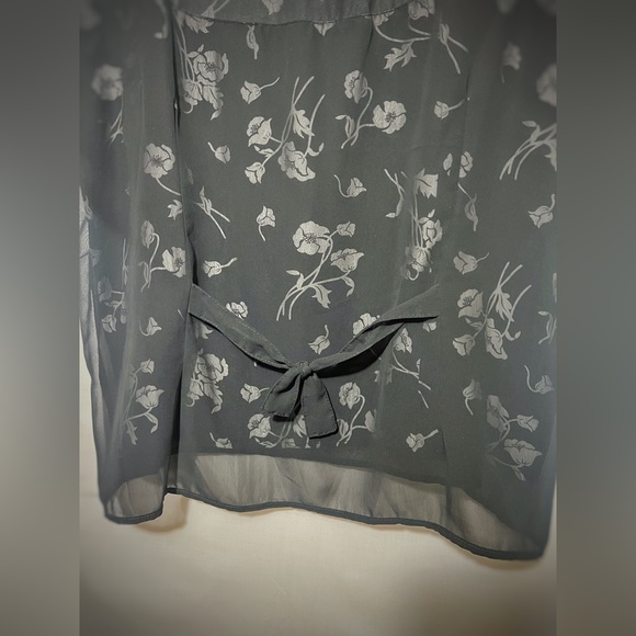 Impressions Black & floral blouse with sheer overlay XL - Picture 3 of 4